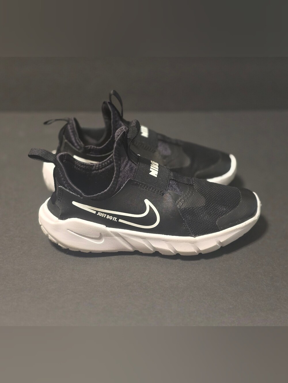 Nike Kids Flex Runner 2 Black White Slip On Sneakers Shoes Size 2Y
